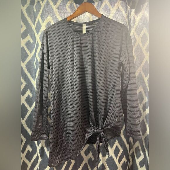 Lululemon Tie Your Practice Top Size 6 - Picture 2 of 7